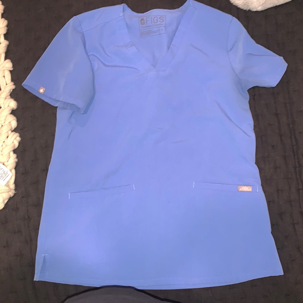 S Figs Scrub Top